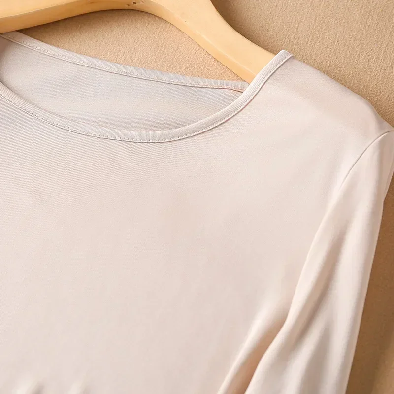 30％シルク（マルベリーシルク）＋70％ビスコース。伸縮性に - Silk Blouse のレビューと価格